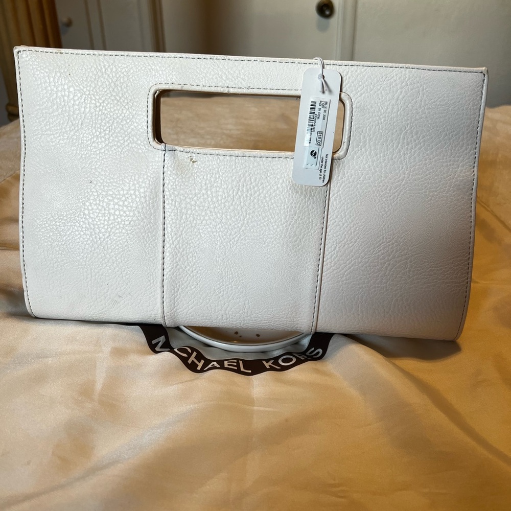 White clutch brand belle de jour/ charming Charlie, originally 19 selling for 10 - Picture 2 of 5